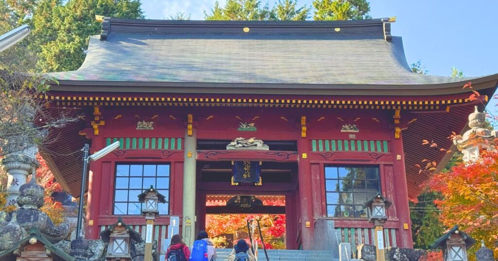 武蔵御嶽神社山門
